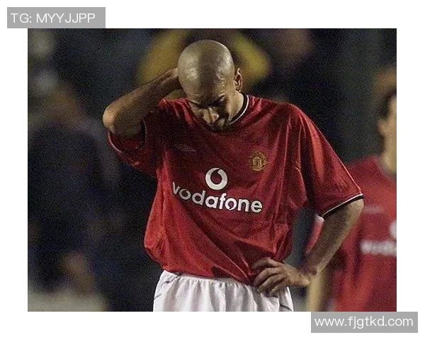 足球明星贝隆亲笔签名珍藏品揭晓引发球迷热议